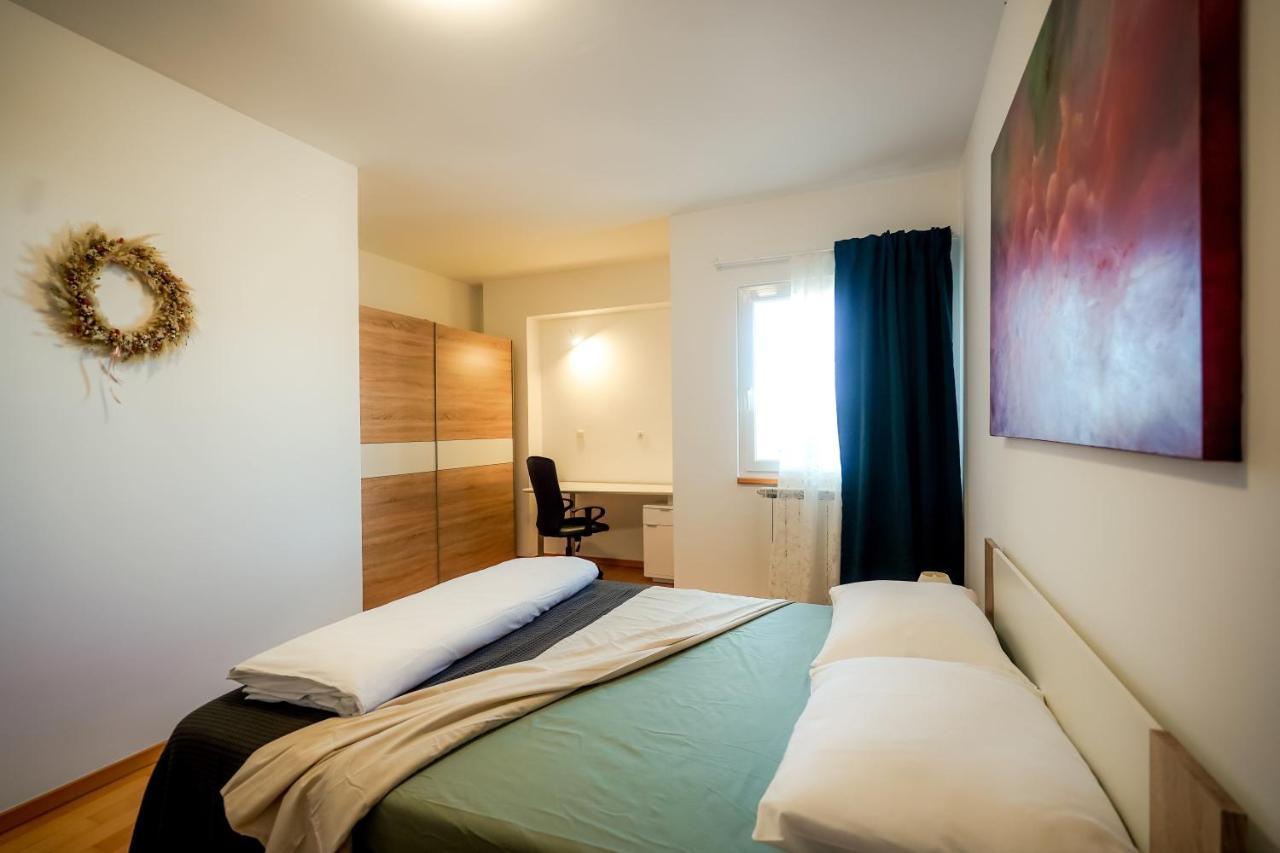 Apartment Rondo Pula Lovely And Sunny מראה חיצוני תמונה