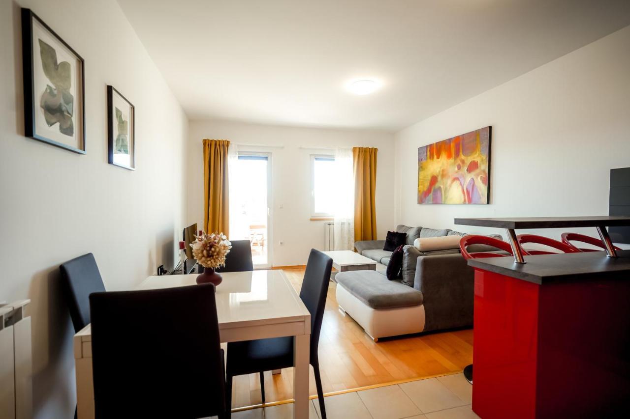 Apartment Rondo Pula Lovely And Sunny מראה חיצוני תמונה
