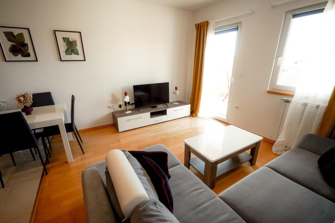 Apartment Rondo Pula Lovely And Sunny מראה חיצוני תמונה